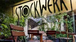 Das Café Stockwerk hatte mit seiner versteckten Terrasse einen der besten Gastgärten der Stadt