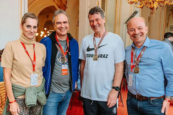 Peter Riedler, Rektor der Karl-Franzens-Universität, mit Gattin Birgit Riedler-Strimitzer, zusammen mit Horst Bischof, dem Rektort der Technischen Universität, und Christian Kehrer (Vamed)