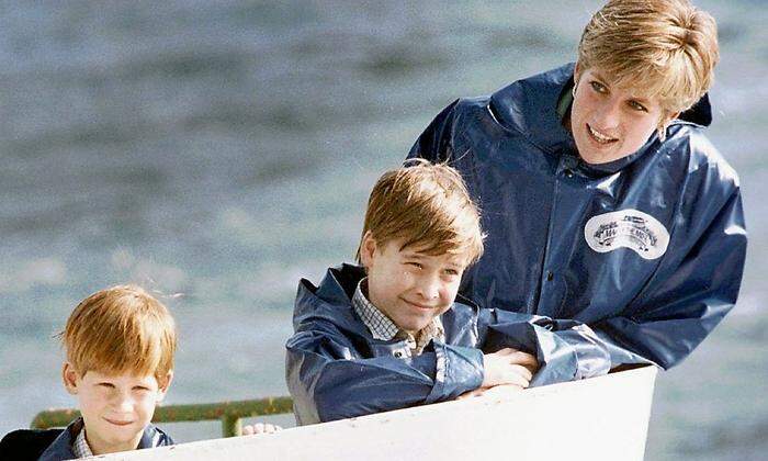 Die verstorbene Prinzessin Diana mit ihren Söhnen William und Harry