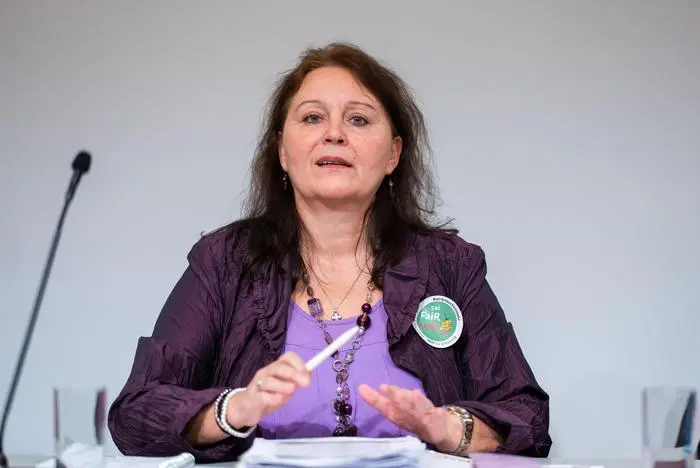 ABD0063_20231109 - WIEN - ÖSTERREICH: Gewerkschaftsverhandlerin Helga Fichtinger am Donnerstag, 09. November 2023, im Rahmen einer Fortsetzung der KV-Verhandlungen im Handel (2. Runde) in Wien. - FOTO: APA/GEORG HOCHMUTH