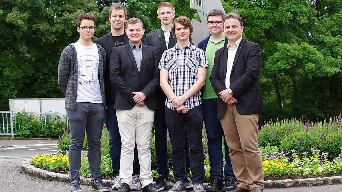 Der „Rotaract“-Vorstand, rechts Obmann Fuchs und Mentor Czernin