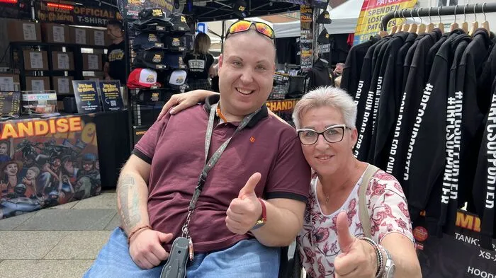 Aus Wiener Neustadt sind Mutter und Sohn extra für Iron Road for Children angereist, um sich Musik und Bikes drei Tage lang "voll zu geben".