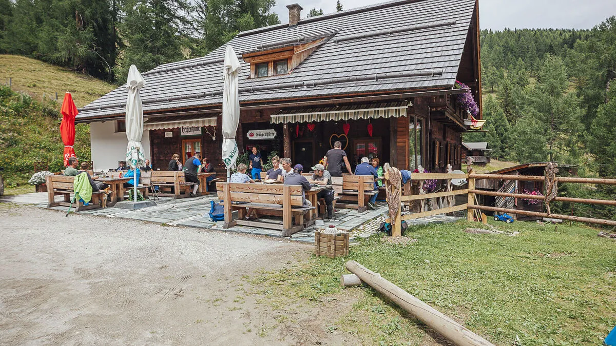 Haubenköchin Julia Kerschbaumer will hoch hinaus. Auf 1666 Meter Seehöhe liegt die Geigerhütte, die sie ab Juni bewirtschaftet
