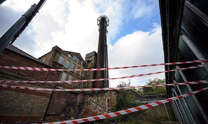Dieser Mast in Huddersfield wurde angezündet 