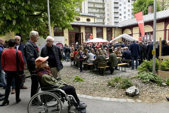 Auf das Thema Arbeit bezogen sich auch die Ansprachen der einzelnenen Redner, in deren Mittelpunkt die diskutierte Arbeitszeitausweitung stand