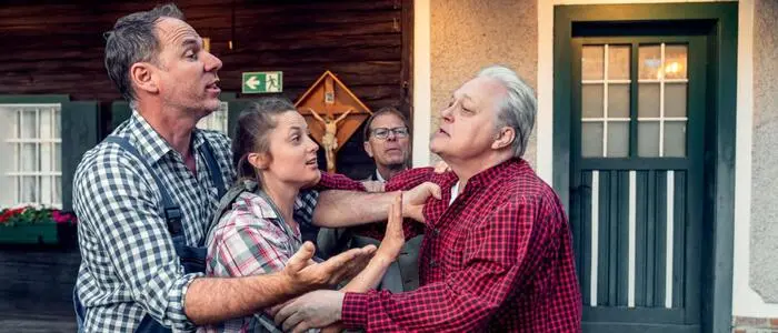 Das Volksstück hat einen ernsten Hintergrund