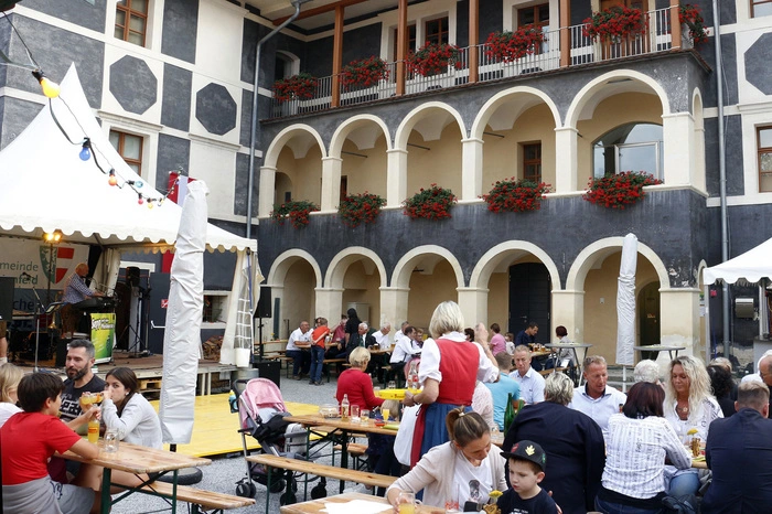beim Pfeilburgfest des ÖKB-Stadtverbandes Fürstenfeld...