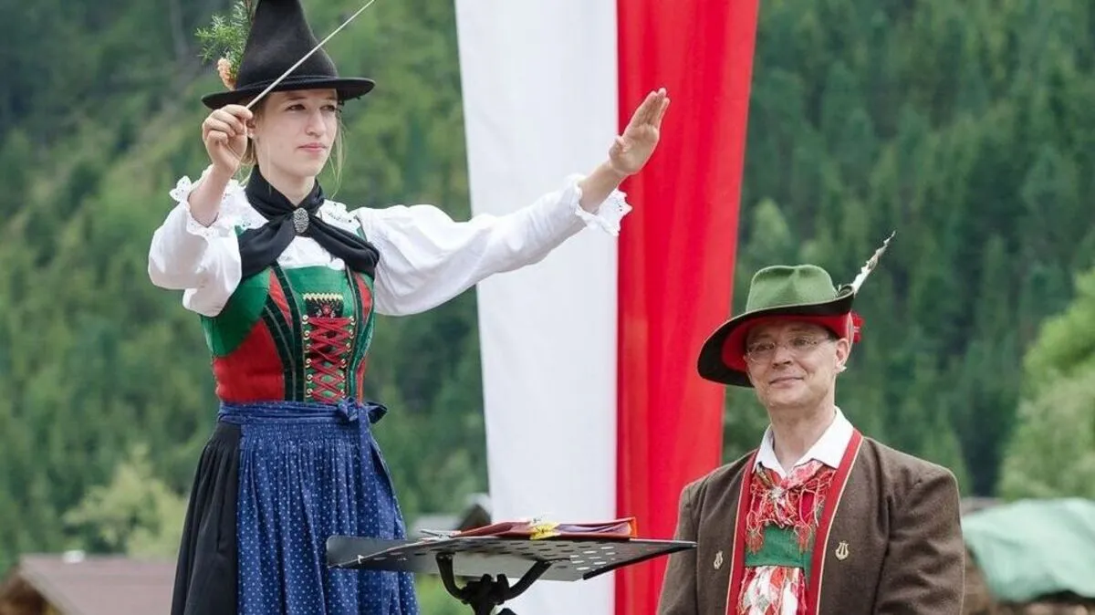 Musikbezirk Pustertal-Oberland: Hans-Peter Glanzer (rechts) übergab Bezikrskapellmeister-Posten an Martin Bodner; Manuela Lusser (links) und Christian Schönegger sind Bodners Stellvertreter 