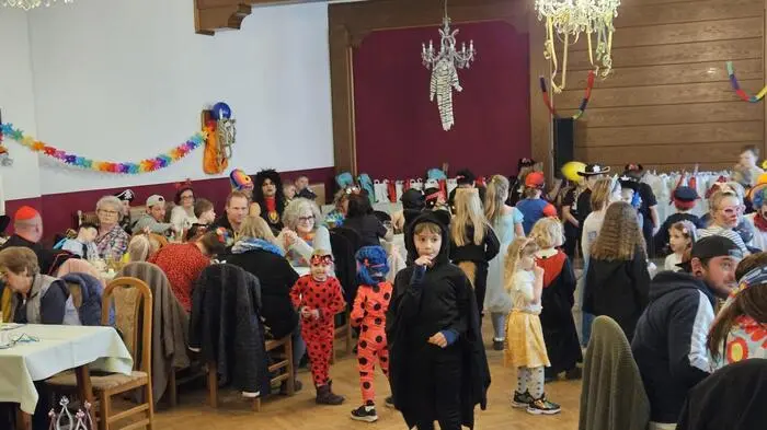 Einen wahren Ansturm gab es am Faschingssamstag auf die Faschingsparty der VP-Frauen in Edelschrott. Zahlreiche Kinder sowie Erwachsene waren gekommen, um im Edelschrotter Hof den Fasching zu zelebrieren. 