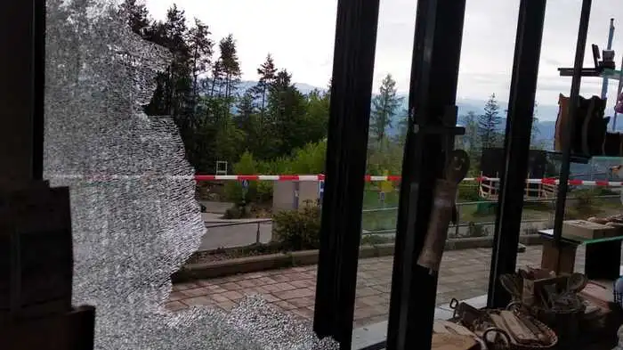 Am 3. Mai wurde am Pyramidenkogel eingebrochen.