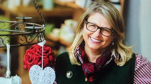 Ulrike Dutzi führt seit fast 20 Jahren ihr Geschäft „UD Tischkultur und mehr“ in der Liechtensteingasse in Judenburg und sorgt dafür, dass der Stil bei Tisch nicht verloren geht	sPEKNER