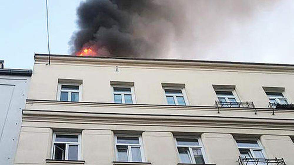 Dachgeschoßwohnung in Wiener Josefstadt stand in Flammen 