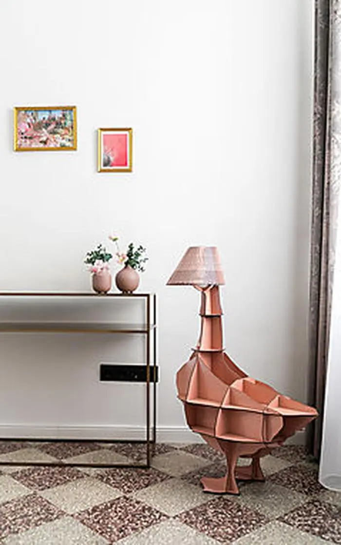 Gans im Glück: Die Einrichtung setzt sich aus  Designobjekten aus ganz Europa zusammen.