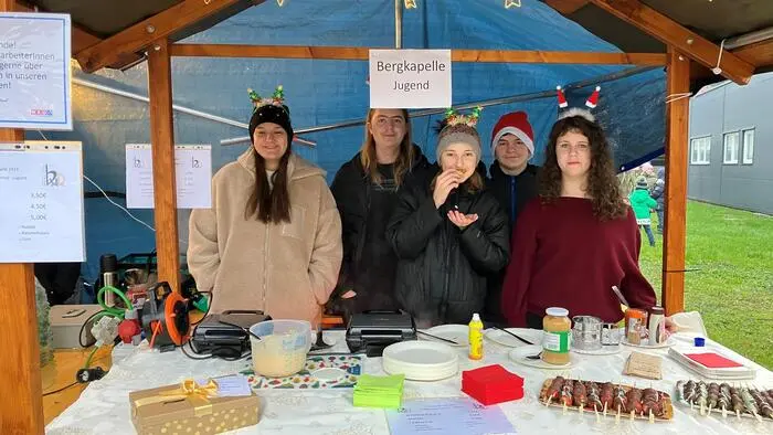 „Klein, fein, heimelig und mit bester Unterhaltung für Groß und Klein“, mit diesen Worten fasst die Organisatorin des Rosentaler Christkindlmarkts, Vizebürgermeisterin und Kulturausschussobfrau Martina Weixler, das bunte Programm zusammen.