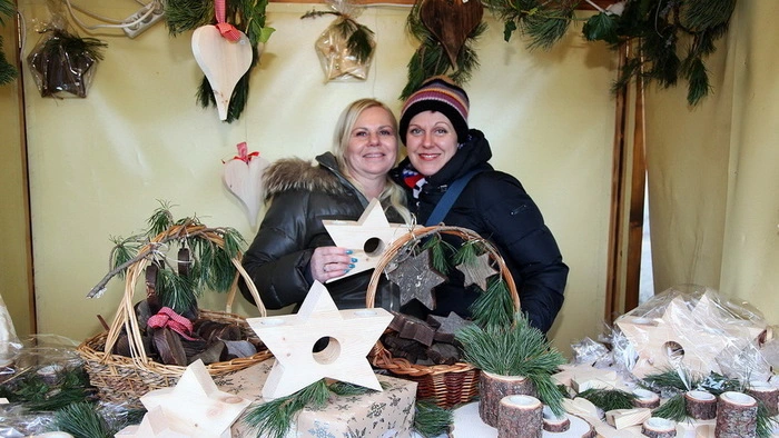 Dagmar Sickl und ihre Mutter Elisabeth Sickl luden am Samstag zum 3. Weihnachtsmarkt mit 15 Standln bei Schloss Albeck in Sirnitz.