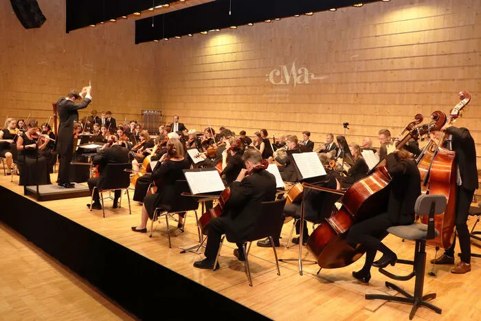 Mit einem stimmungsvollen und abwechslungsreichen Programm mit Werken von Wagner, Dvorak, Offenbach, Ziehrer uvm. verzauberte der Osttiroler Klangkörper das Publikum in Ossiach am See.