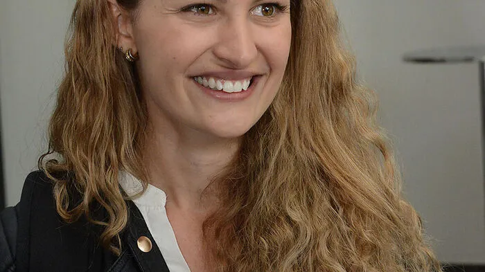 Jessielly Oliveira (23), Brasilien: Villach ist eine wunderbare Stadt. Ich war überwältigt, als ich die Berge gesehen habe. Hergekommen bin ich, weil mein Mann für Infineon arbeitet. Ich fange dieses Semester an, Bionik an der FH zu studieren. Bisher hat alles super geklappt. Die Hochschule sieht schön aus – und in Villach gibt es sogar eine brasilianische Gemeinschaft.