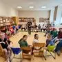 Die teilnehmenden Schülerinnen und Schüler der VS St. Peter im Sulmtal mit Workshop-Leiterin Anja Ebenschweiger