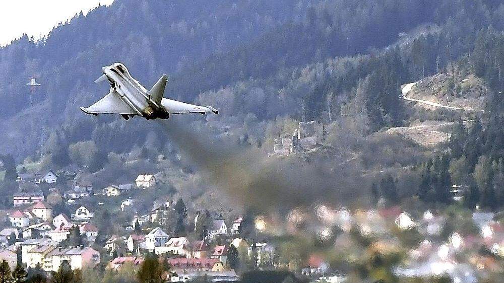 Ein Eurofighter des österreichischen Bundesheeres aufgenommen beim obersteirischen Fliegerhorst Hinterstoisser in Zeltweg.