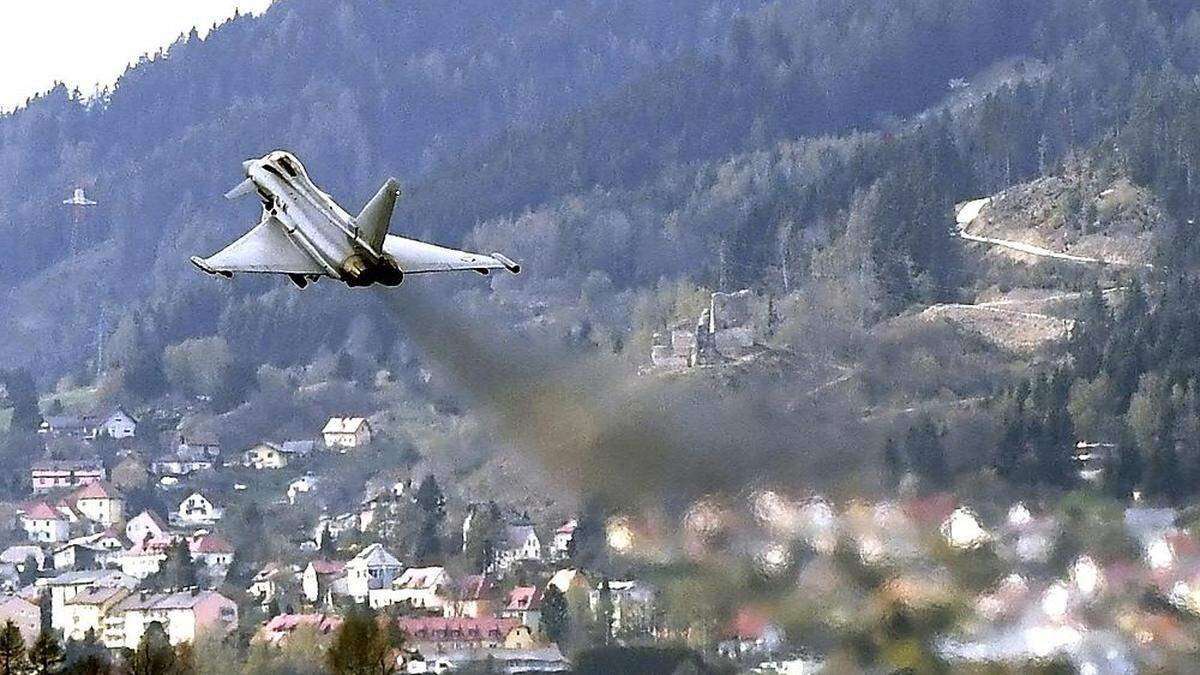 Ein Eurofighter des österreichischen Bundesheeres aufgenommen beim obersteirischen Fliegerhorst Hinterstoisser in Zeltweg.