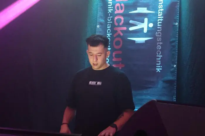Für den Musikmix sorgte „Blackout“. Im Bild: DJ Pailix.