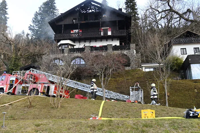Auch zwei Drehleitern (Spittal und Klein Kirchheim) waren im Einsatz.