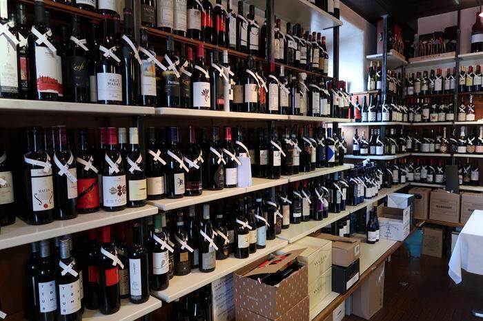 In der Genussvinothek befinden sich 350 bis 400 Sorten Wein