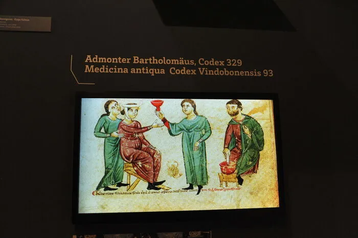 Admonter Bartholomäus Codex: digitaler Bilderdurchlauf in der Ausstellung
