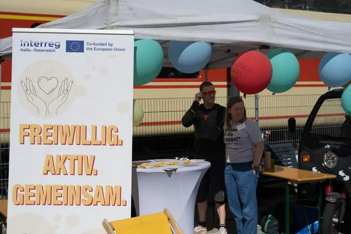 Klicken Sie sich durch die weiteren Fotos des Tages!