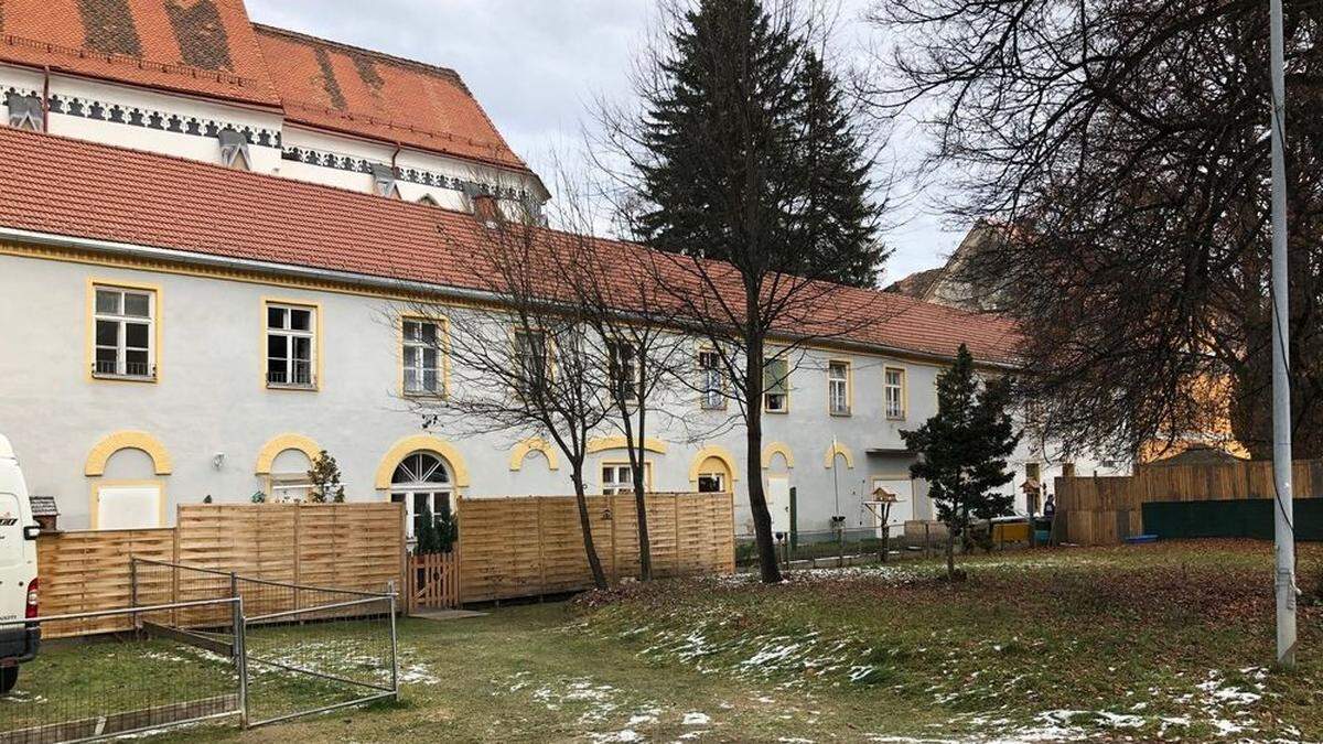 Vor diesem Gebäude in der Judenburger Sensenwerkgasse kam es zu der Attacke