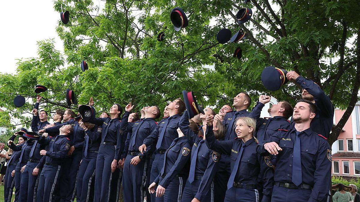 Geschafft! 149 Polizistinnen und Polizisten feierten am Mittwoch den Abschluss ihrer Ausbildung