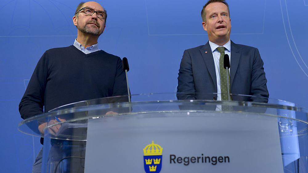 Minister Anders Ygeman (rechts) und Mikael Hvinlund (Migrationsbehörde)