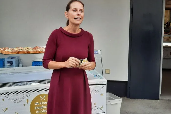 Geschäftsführerin Ursula Lackner bedankte sich für die großzügigen Obstspenden.