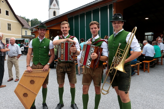 Für Musik sorgten die Södingtaler Weisenbläser, der Stallhofener Dreigesang und Harmonikaspieler Siegmund Schmolli.