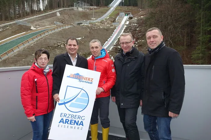 Das neue Logo und der neue Name wurden präsentiert. Die sportstätte heißt künftig Erzberg Arena Eisenerz.