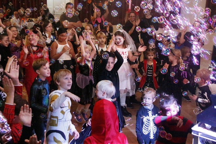 Klicken Sie sich durch die Bilder der Halloween-Party in Fürstenfeld