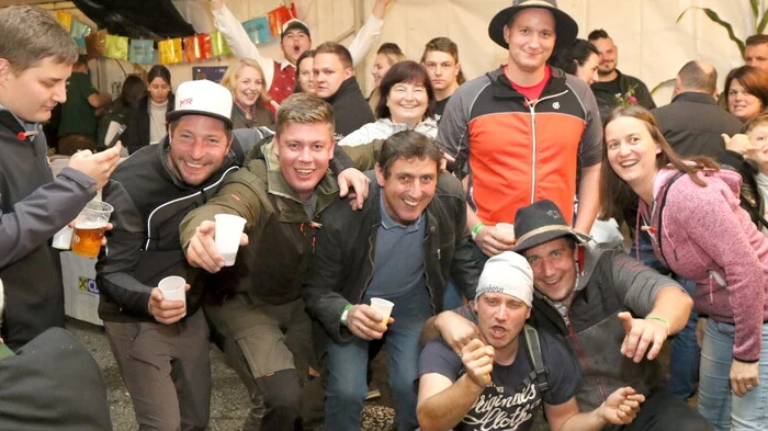 Eine ausgelassene Stimmung herrschte am Wochenende bei der Erntedank-Party der Landjugend Zweinitz im Gurktal. 
