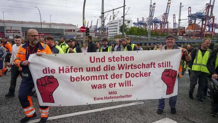 Das Containerterminal steht zwei Tage still  | Bereits Mitte August streikten die Hafenarbeiter