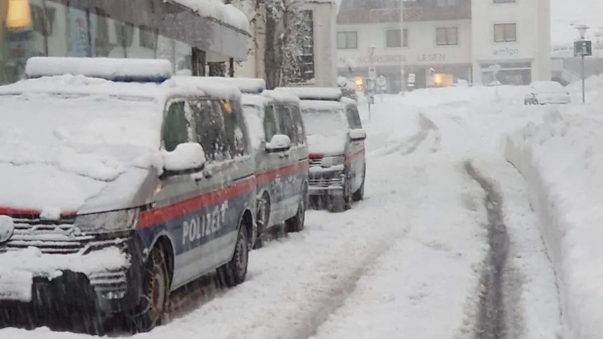 In Matrei sind Sondereinsatzkräfte der Polizei stationiert 