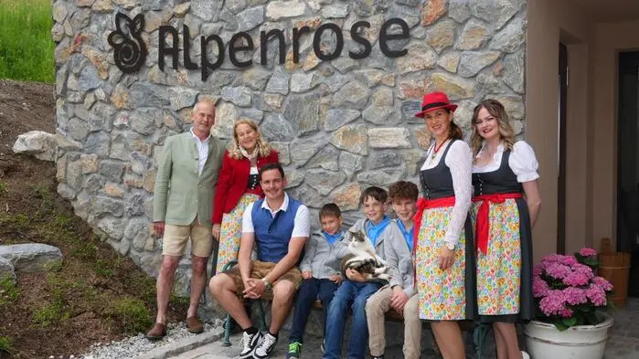 Peter und Brigitta Baumann, Benjamin und Birgit Obweger mit ihren drei Kindern sowie Christina Obweger luden zum Eröffnungsfest