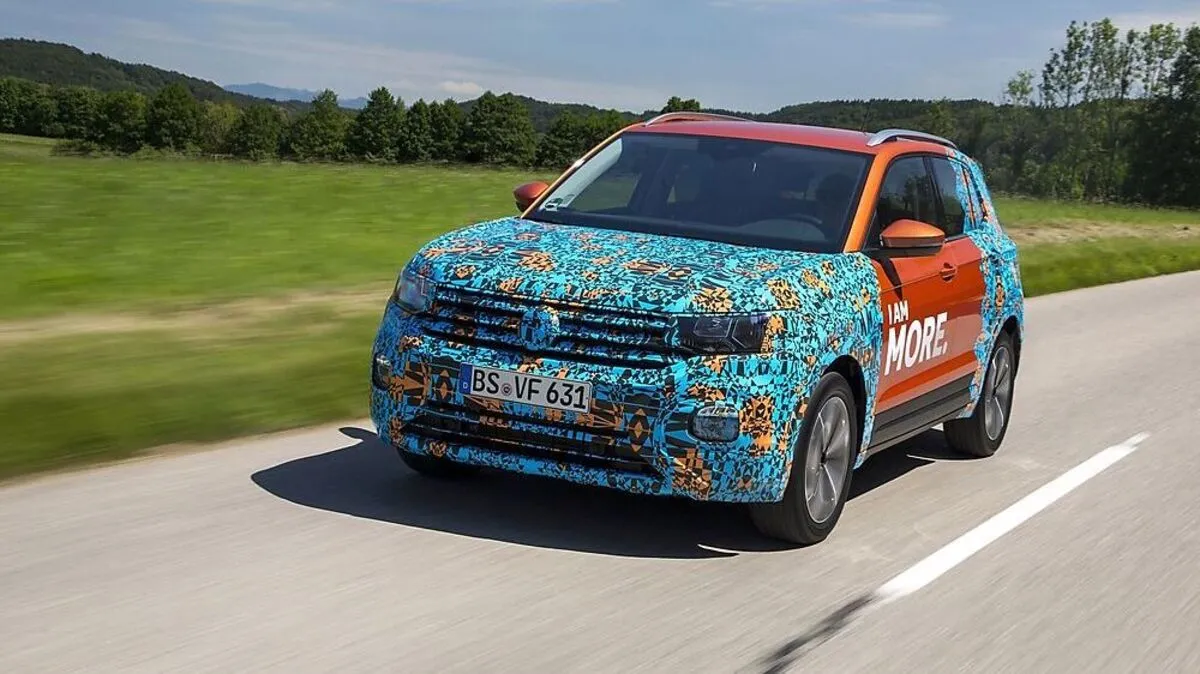 Noch ist der neue VW T-Cross getarnt