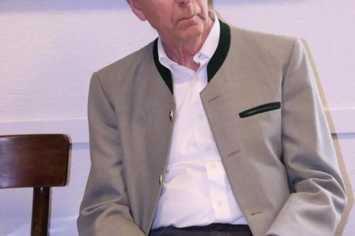Verbindende Worte und kurze Erzählungen brachte Franz Nono Schreiner. 
