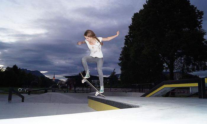 Für Julia Wachter ist der Sprung auf dem Skateboard kein Problem