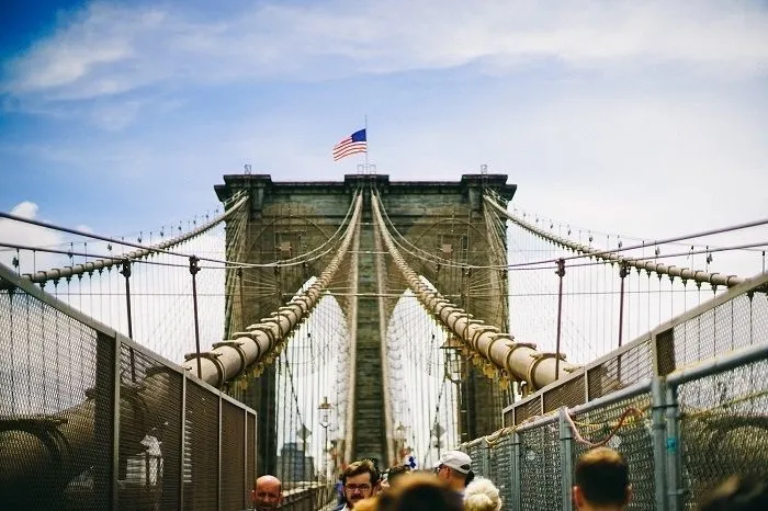Für viele auf der Bucket List stehen die USA. Warum nicht New York und der Ostküste einen Besuch abstatten oder die Nationalparks an der Westküste erkunden? Las Vegas, Miami, San Francisco - wer sich für Amerika entscheidet, hat die Qual der Wahl noch vor sich.