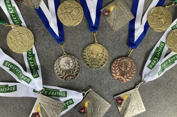 Diese Medaillen warten heuer auf die Finisher