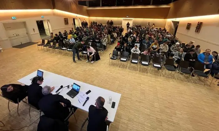 Nicht nur Medienvertreter hatten großes Interesse an der öffentlichen Pressekonferenz