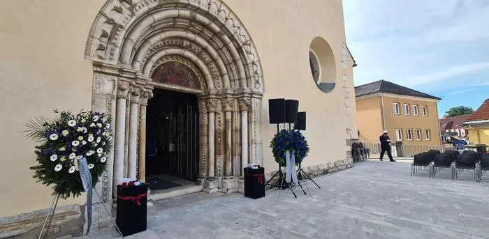 Zur persönlichen Abschiednahme ist der Wolfsberger Bürgermeister am 15. Mai von 8 bis 12 Uhr aufgebahrt, die offizielle Verabschiedung findet um 15 Uhr statt