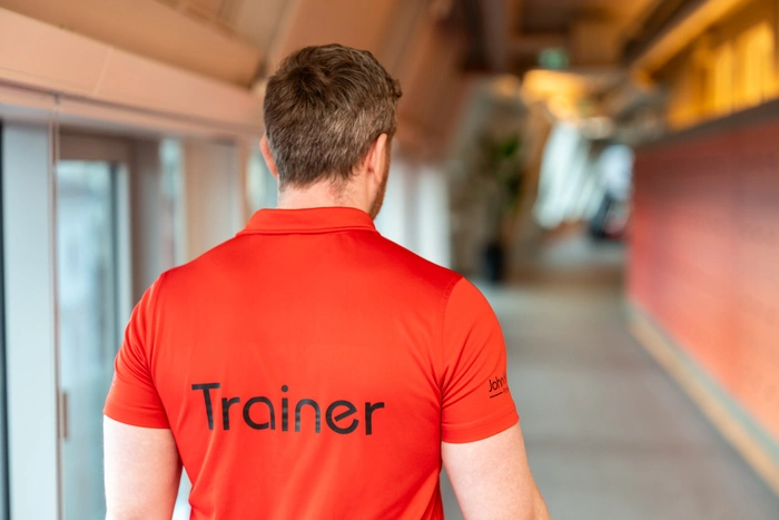 In den Trainingsräumen sind jederzeit bestens ausgebildete Fitnesstrainer anwesend