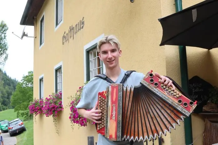  Für die optimale Kirchtagsmusi sorgten „Roland und Günther“ sowie Felix Muhr (Foto), welcher extra aus der Steiermark eingeflogen wurde. 