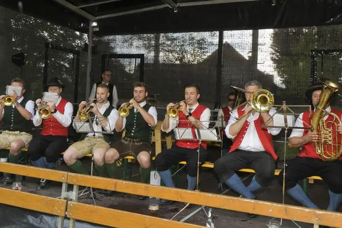 Für musikalische Unterhaltung sorgten zahlreiche Gruppen und Kapellen aus dem Bezirk.